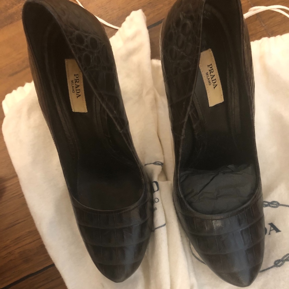 Prada Black Croc Pattern Leather Platform Pumps 37